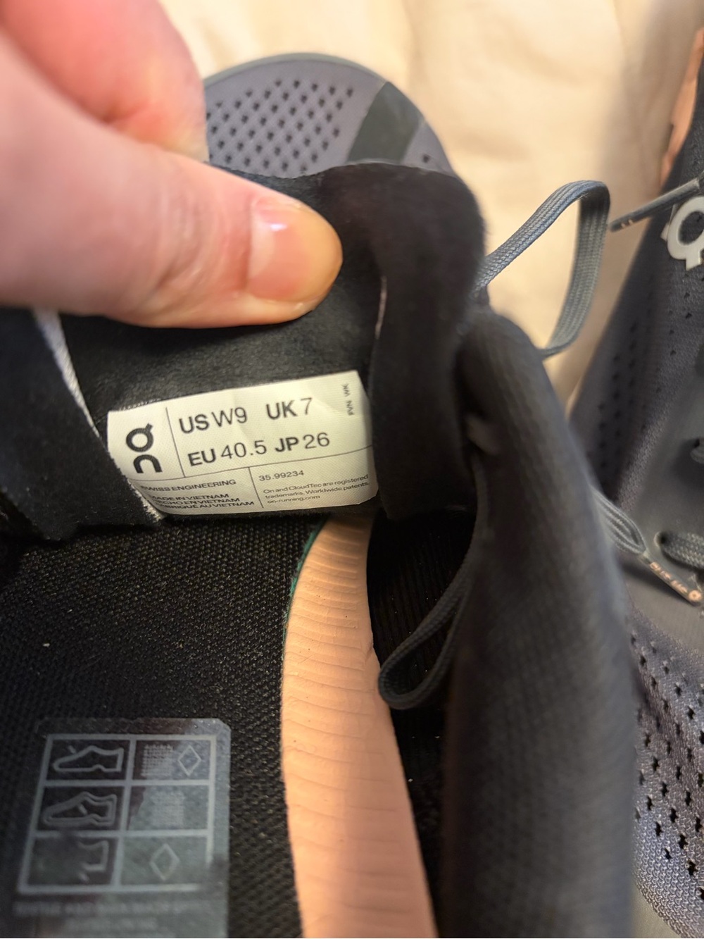 OnCloud Women’s Athletic Shoes - Picture 4 of 4